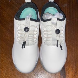 Clove shoes